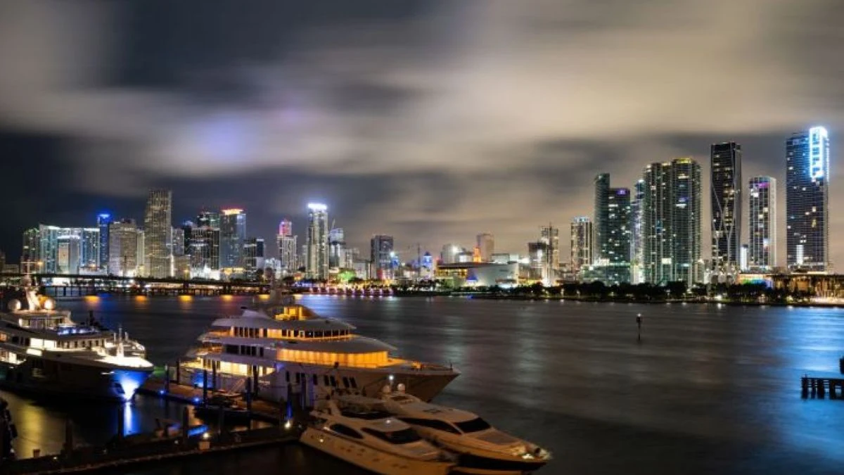 Indulge in Miami’s Most Exclusive Nightlife: A Guide to the City’s Luxurious After-Dark Escapes
